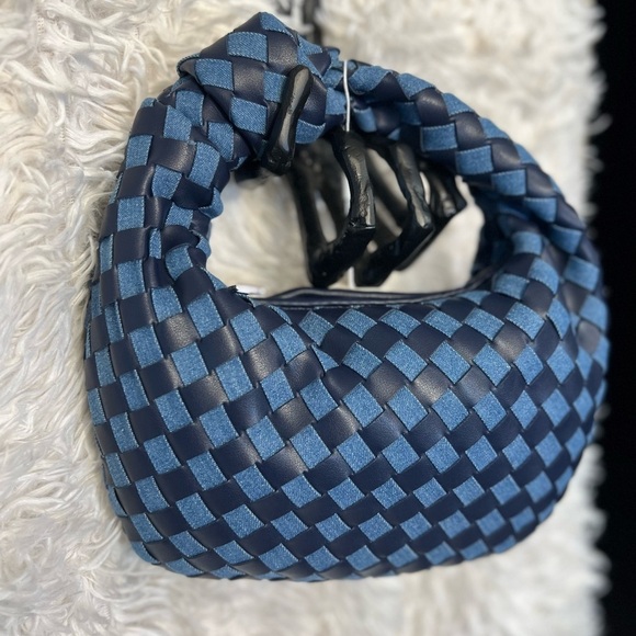 ๐๐NWT-URBAN EXPRESSIONS DENIM TRACY WOVEN KNOT CLUTCH๐๐ - Picture 3 of 17